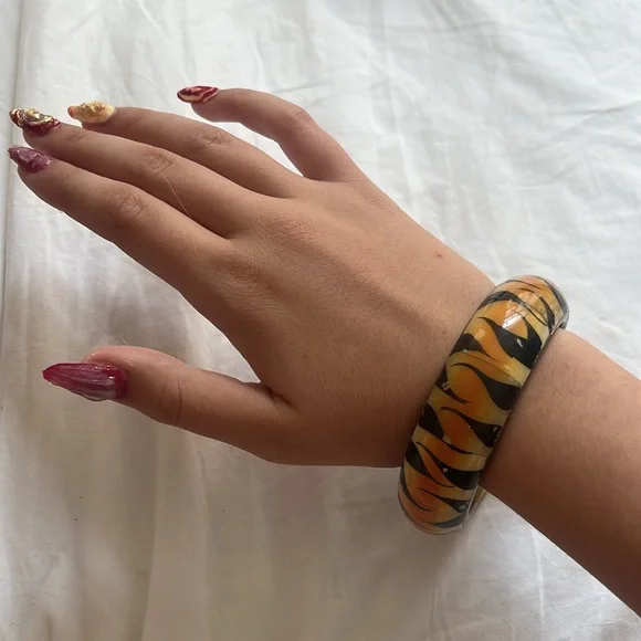 Animal print dangle bracelets - Picture 2 of 5
